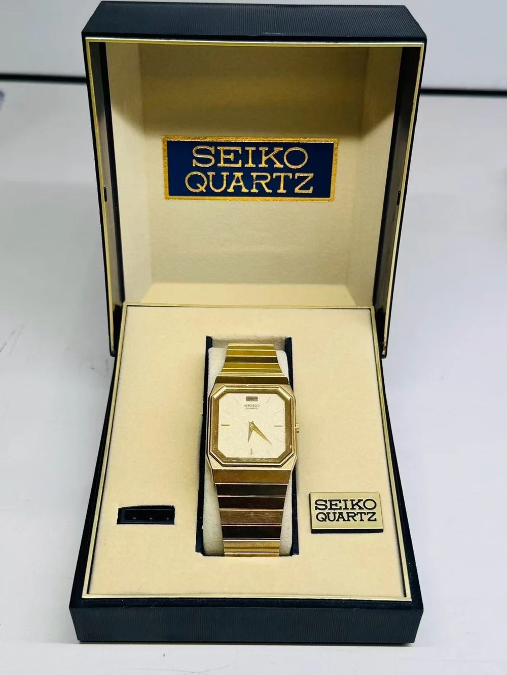 Vintage Seiko Quartz Gold Tone Dress Men Watch 26mm Runs New Battery With box